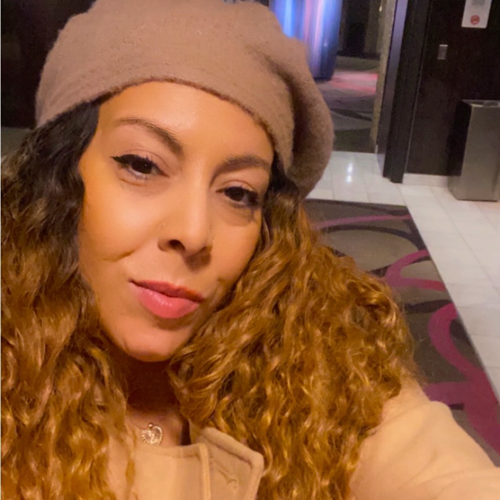 Meet your Posher, Samera